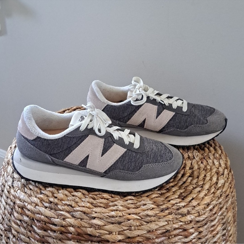 New Balance Womens Classic 237 Grey Fabric/Pink Suede Accents Sneakers S-8.5